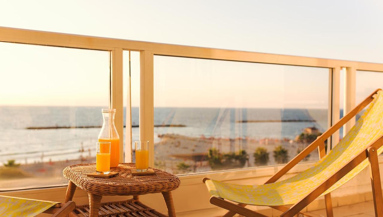 4 Bedroom Apartment On The Beach Тель-Авив Экстерьер фото